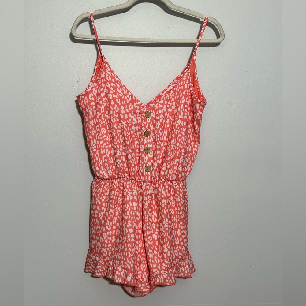 Pink Lily Women's S Sleeveless Coral Leopard V-Neck Ruffle Hem Romper | SKU 0488
